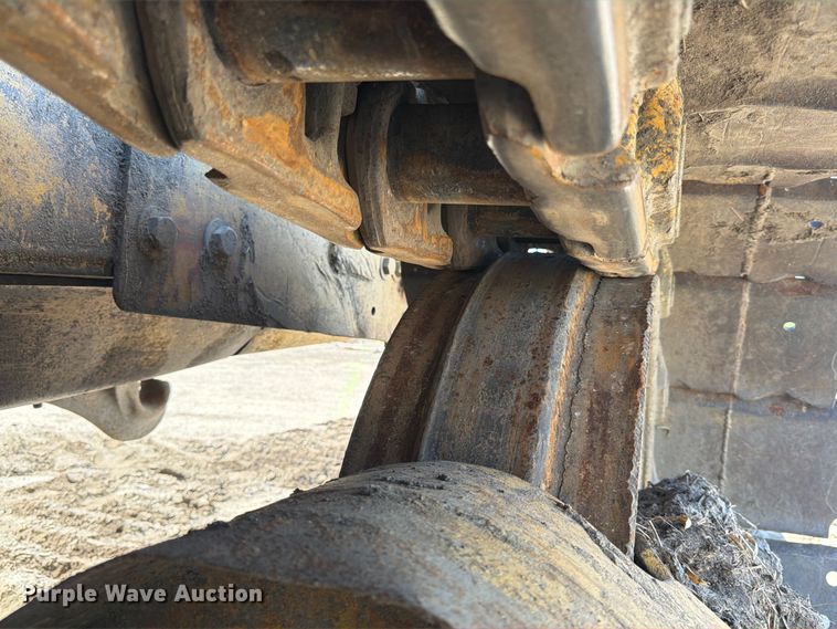 image for item DQ7930 1972 Caterpillar D8H cable plow