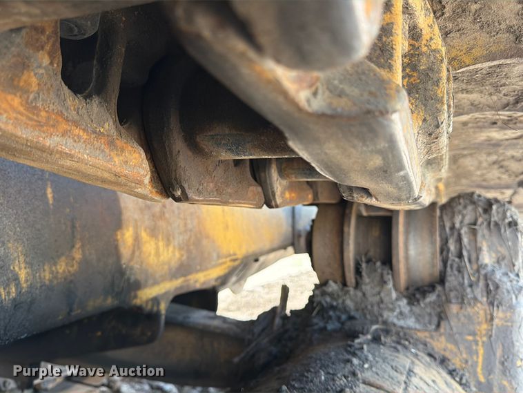 image for item DQ7930 1972 Caterpillar D8H cable plow