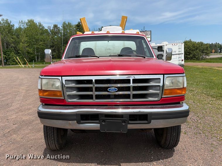 image for item DQ7932 1996 Ford F450 Super Duty flatbed truck