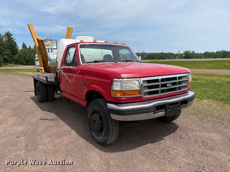 image for item DQ7932 1996 Ford F450 Super Duty flatbed truck