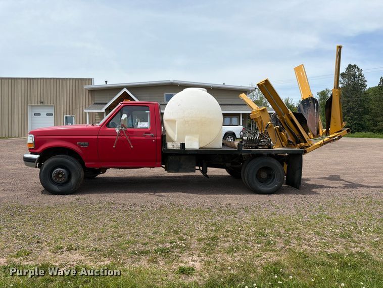 image for item DQ7932 1996 Ford F450 Super Duty flatbed truck