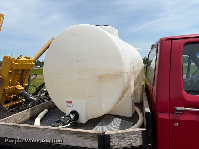 image for item DQ7932 1996 Ford F450 Super Duty flatbed truck