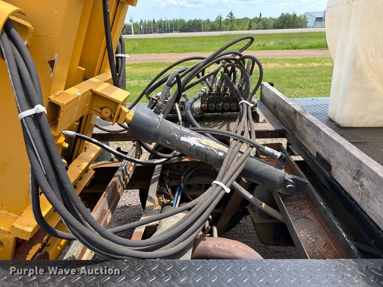 image for item DQ7932 1996 Ford F450 Super Duty flatbed truck