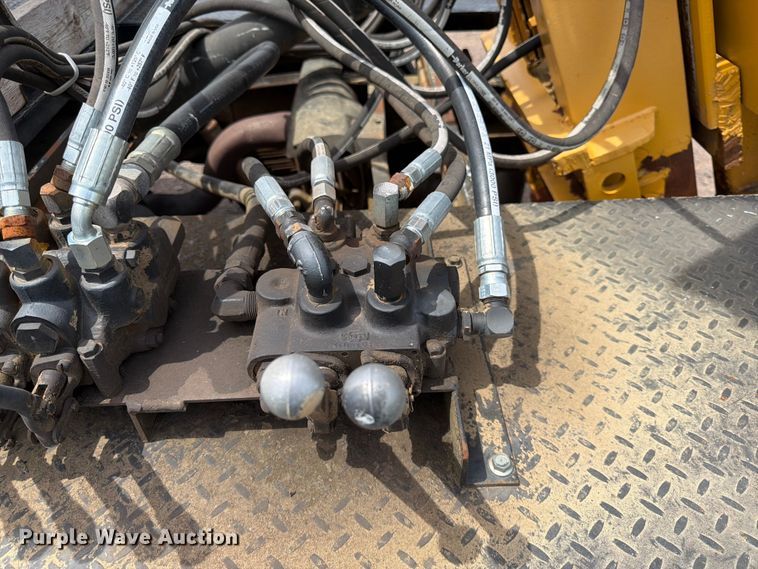 image for item DQ7932 1996 Ford F450 Super Duty flatbed truck