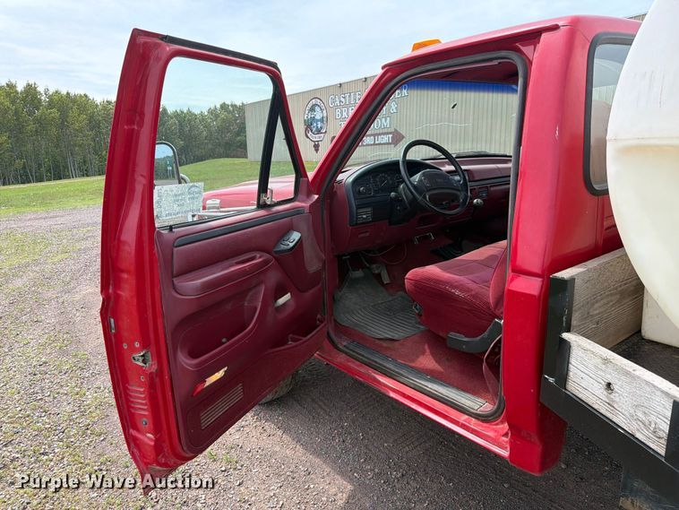 image for item DQ7932 1996 Ford F450 Super Duty flatbed truck