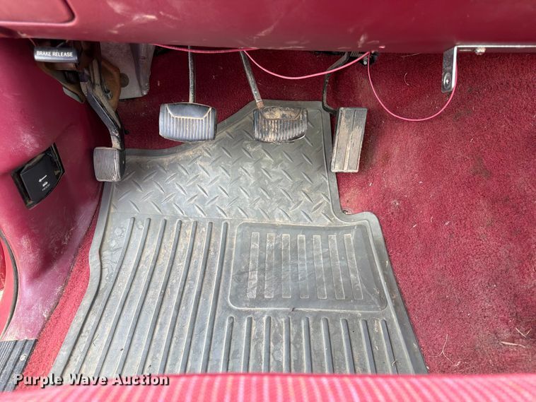 image for item DQ7932 1996 Ford F450 Super Duty flatbed truck