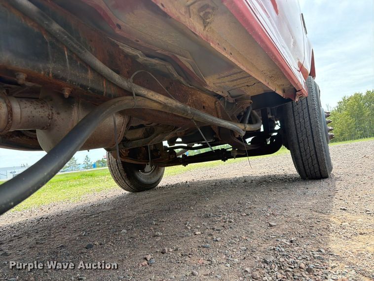 image for item DQ7932 1996 Ford F450 Super Duty flatbed truck