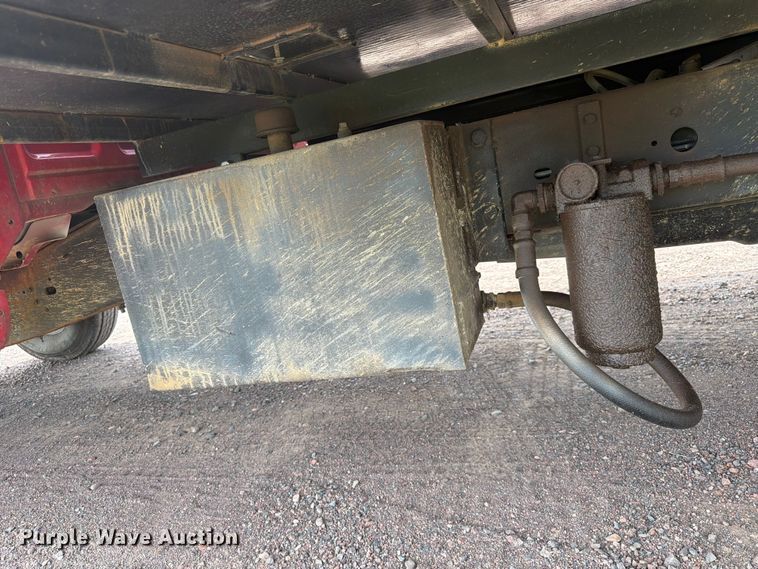 image for item DQ7932 1996 Ford F450 Super Duty flatbed truck
