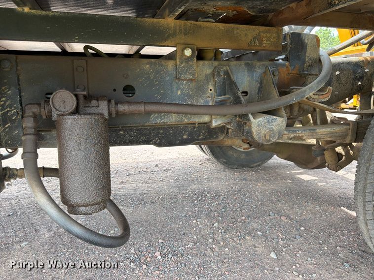 image for item DQ7932 1996 Ford F450 Super Duty flatbed truck