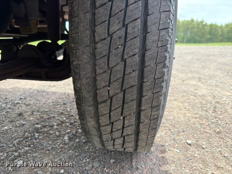 image for item DQ7932 1996 Ford F450 Super Duty flatbed truck