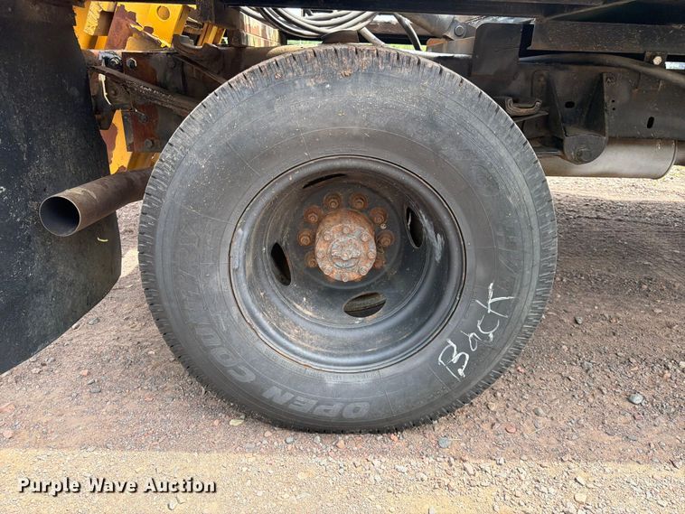 image for item DQ7932 1996 Ford F450 Super Duty flatbed truck