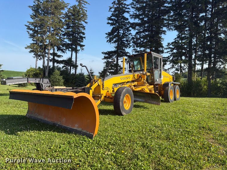 image for item DQ7935 2003 Volvo G740B motor grader