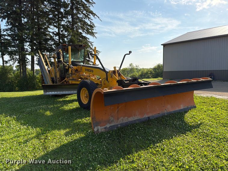 image for item DQ7935 2003 Volvo G740B motor grader