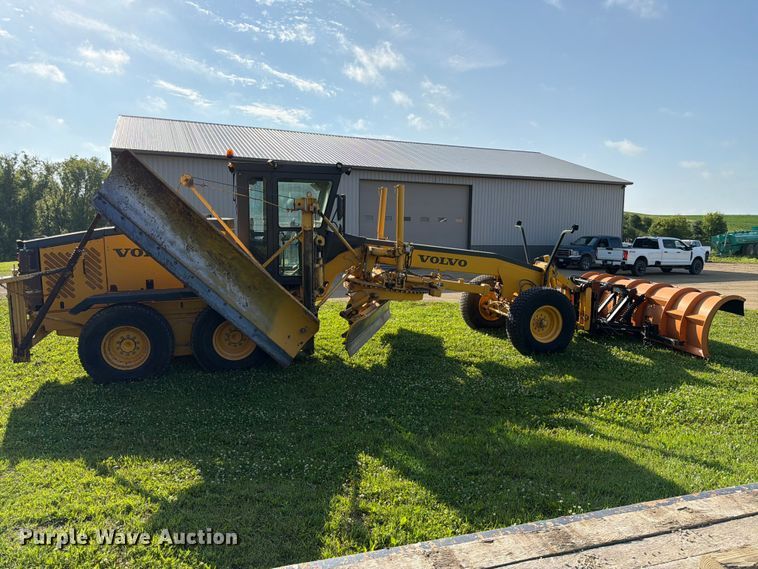 image for item DQ7935 2003 Volvo G740B motor grader