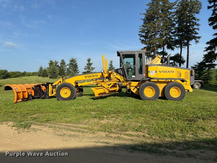 image for item DQ7935 2003 Volvo G740B motor grader