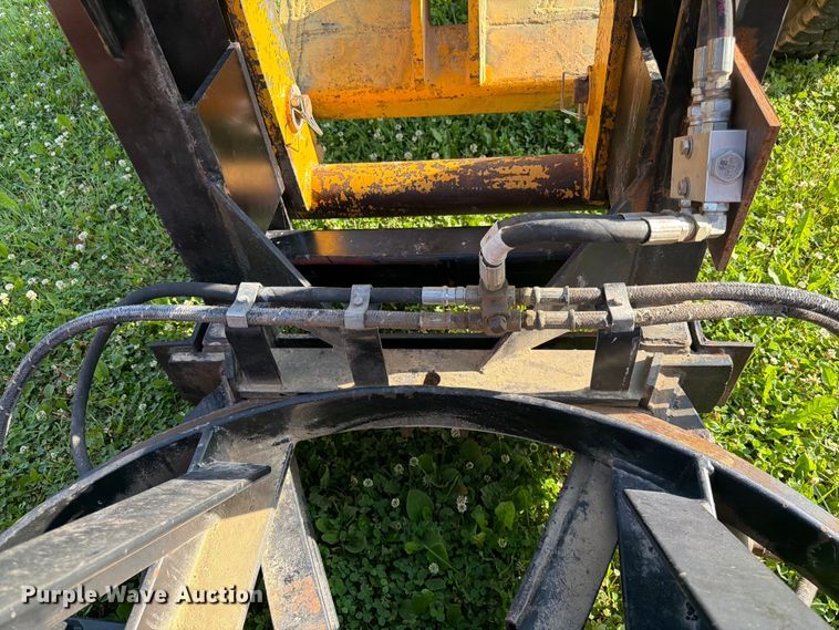 image for item DQ7935 2003 Volvo G740B motor grader