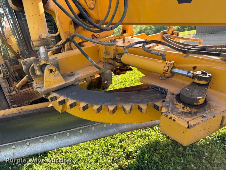 image for item DQ7935 2003 Volvo G740B motor grader