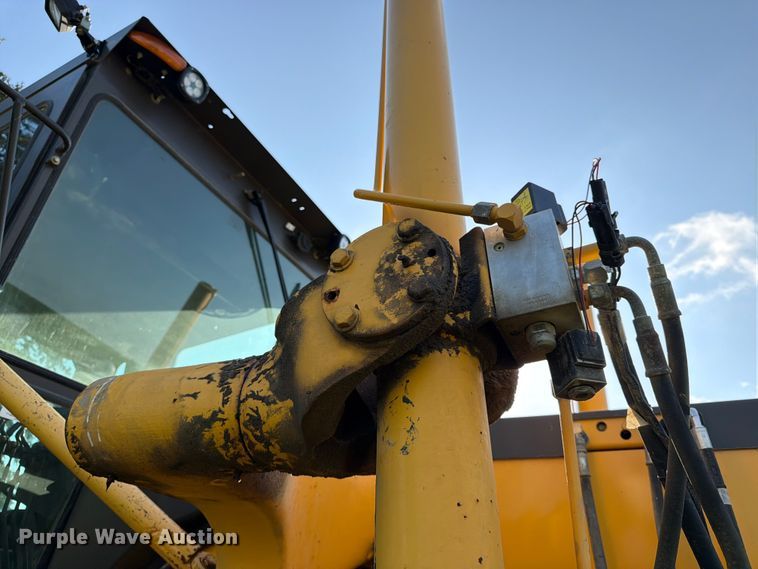 image for item DQ7935 2003 Volvo G740B motor grader