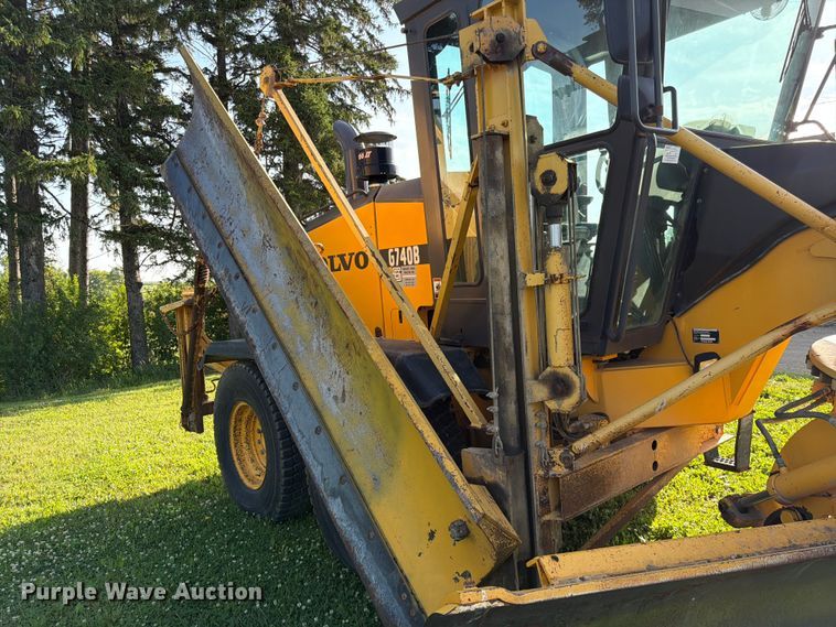 image for item DQ7935 2003 Volvo G740B motor grader