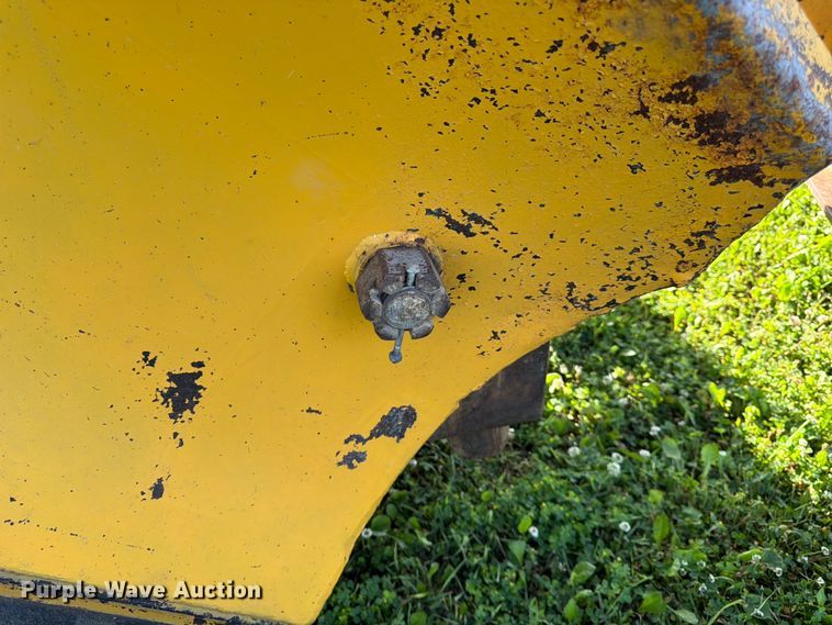 image for item DQ7935 2003 Volvo G740B motor grader