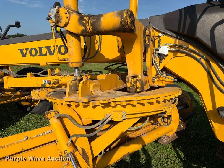 image for item DQ7935 2003 Volvo G740B motor grader