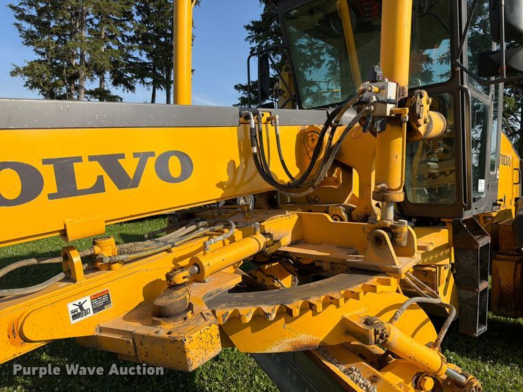 image for item DQ7935 2003 Volvo G740B motor grader
