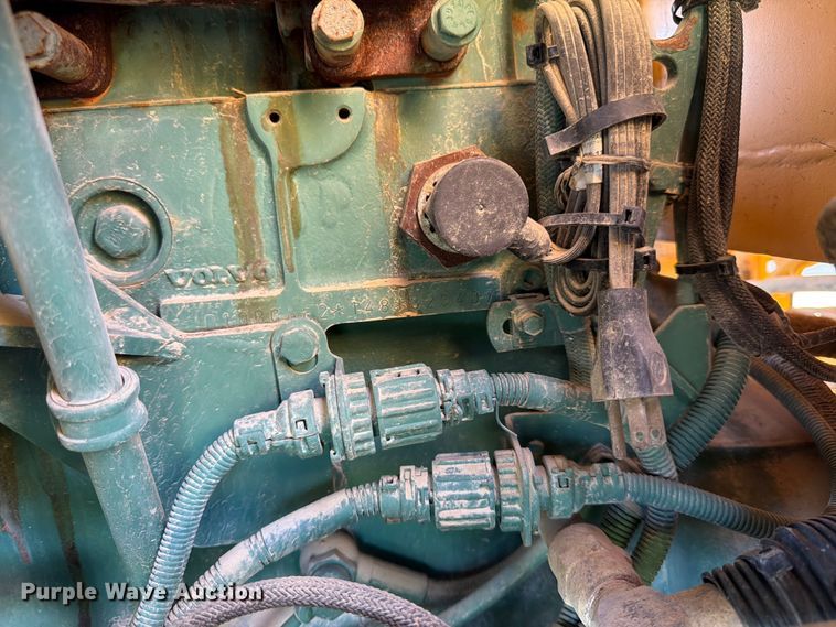 image for item DQ7935 2003 Volvo G740B motor grader