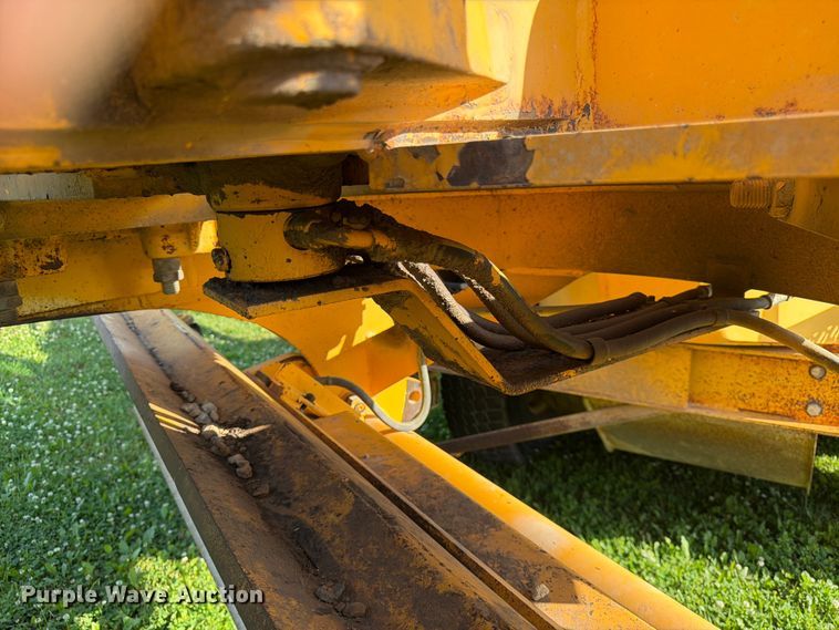 image for item DQ7935 2003 Volvo G740B motor grader