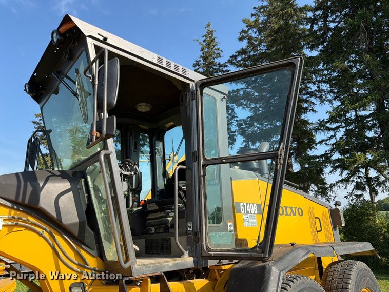 image for item DQ7935 2003 Volvo G740B motor grader