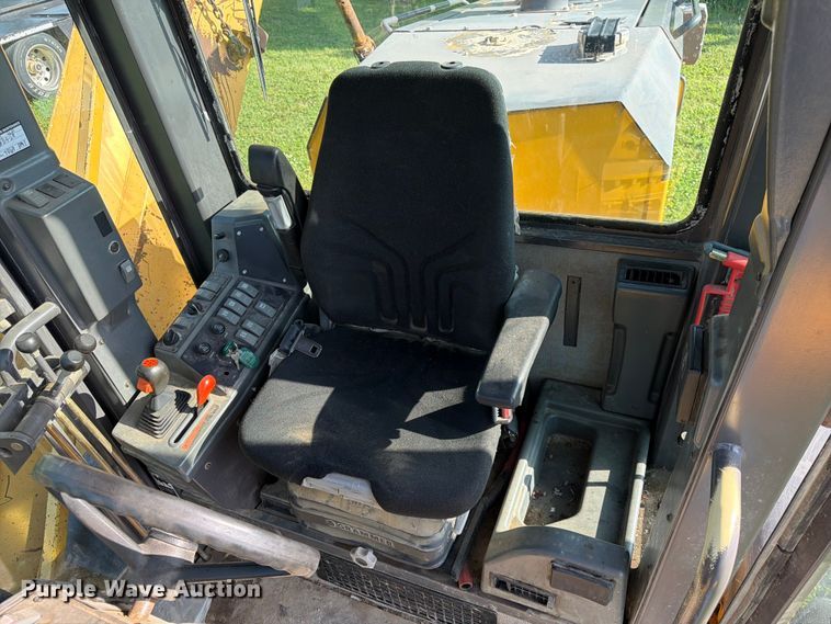 image for item DQ7935 2003 Volvo G740B motor grader