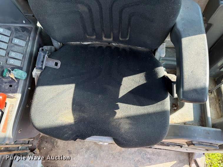 image for item DQ7935 2003 Volvo G740B motor grader