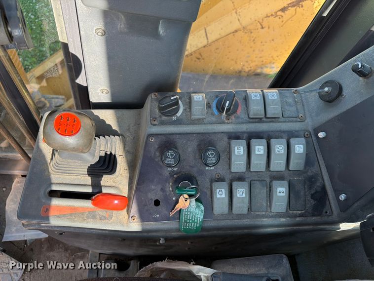 image for item DQ7935 2003 Volvo G740B motor grader