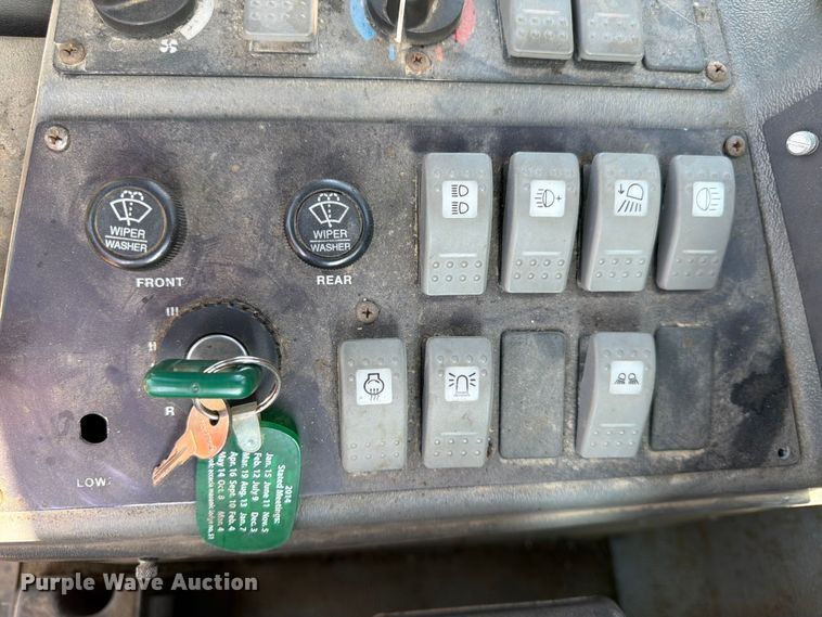 image for item DQ7935 2003 Volvo G740B motor grader