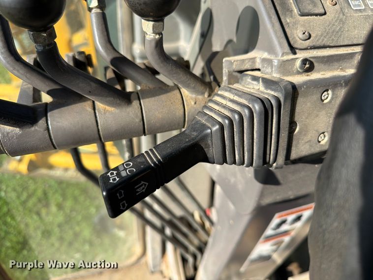 image for item DQ7935 2003 Volvo G740B motor grader