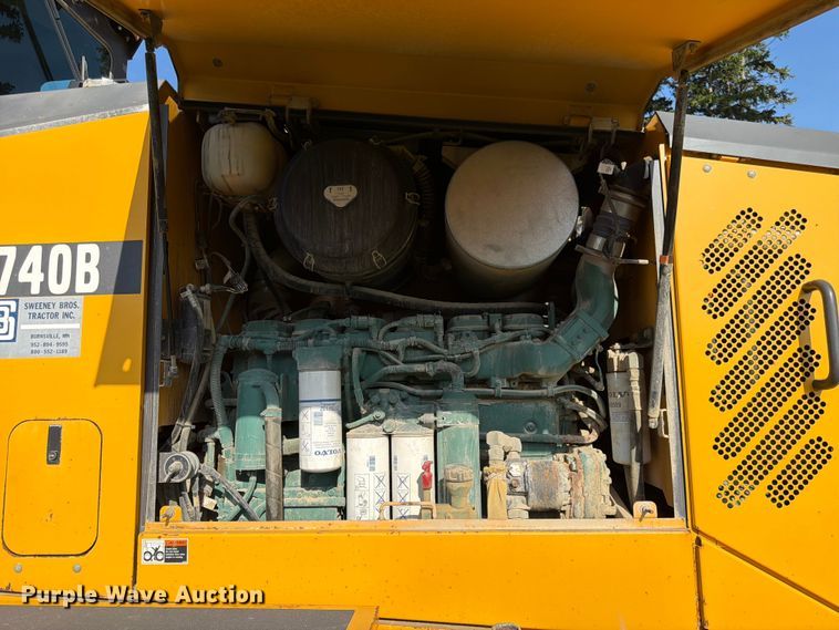 image for item DQ7935 2003 Volvo G740B motor grader