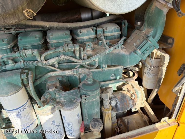 image for item DQ7935 2003 Volvo G740B motor grader