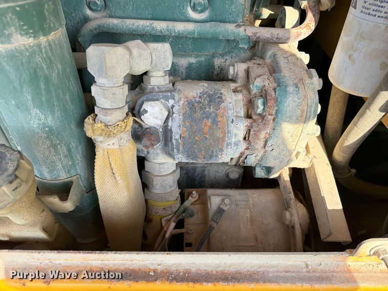 image for item DQ7935 2003 Volvo G740B motor grader