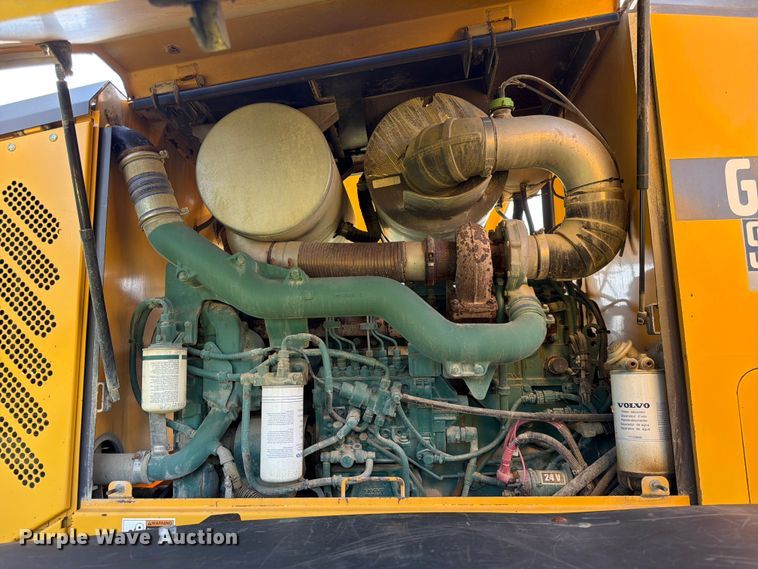 image for item DQ7935 2003 Volvo G740B motor grader