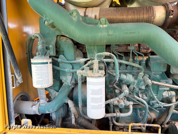 image for item DQ7935 2003 Volvo G740B motor grader