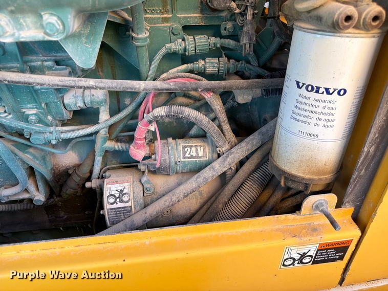 image for item DQ7935 2003 Volvo G740B motor grader