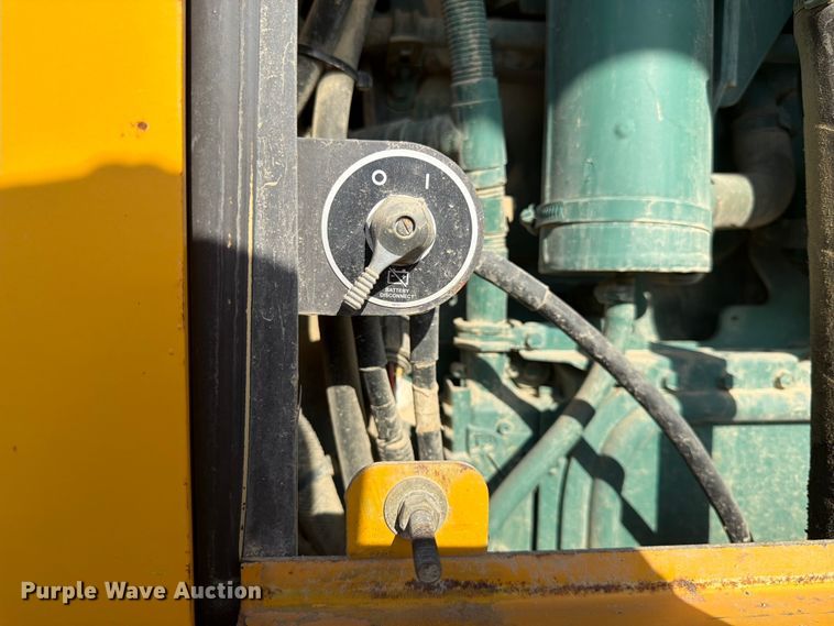 image for item DQ7935 2003 Volvo G740B motor grader