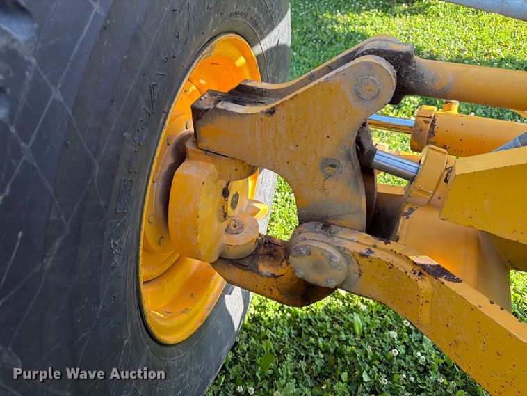 image for item DQ7935 2003 Volvo G740B motor grader