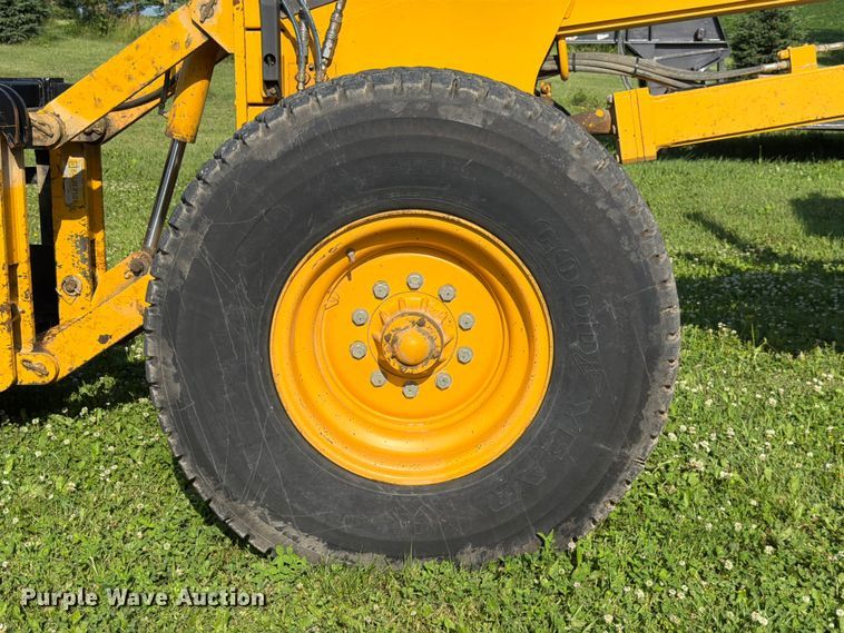 image for item DQ7935 2003 Volvo G740B motor grader