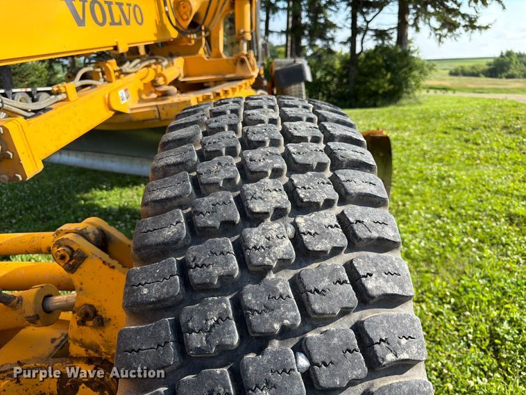 image for item DQ7935 2003 Volvo G740B motor grader