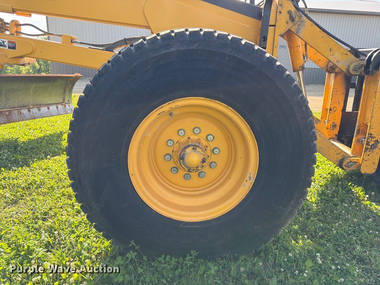 image for item DQ7935 2003 Volvo G740B motor grader