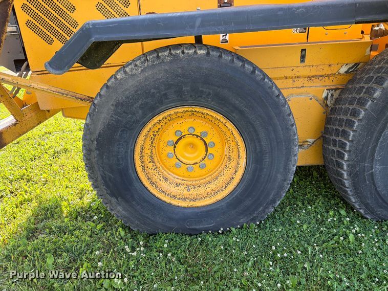 image for item DQ7935 2003 Volvo G740B motor grader