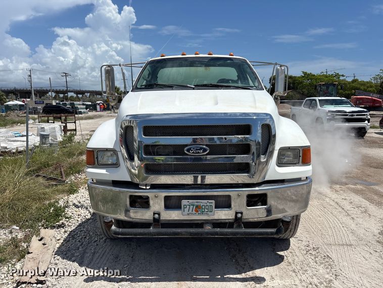 image for item DU6319 2006 Ford F750 Super Duty tank truck