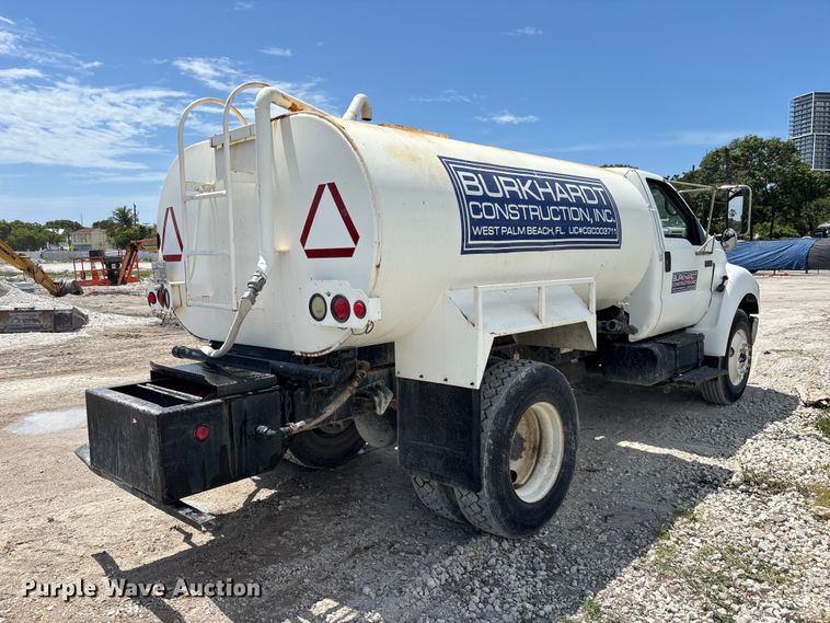 image for item DU6319 2006 Ford F750 Super Duty tank truck