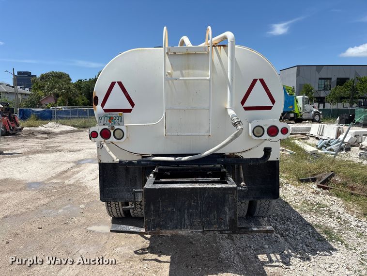image for item DU6319 2006 Ford F750 Super Duty tank truck