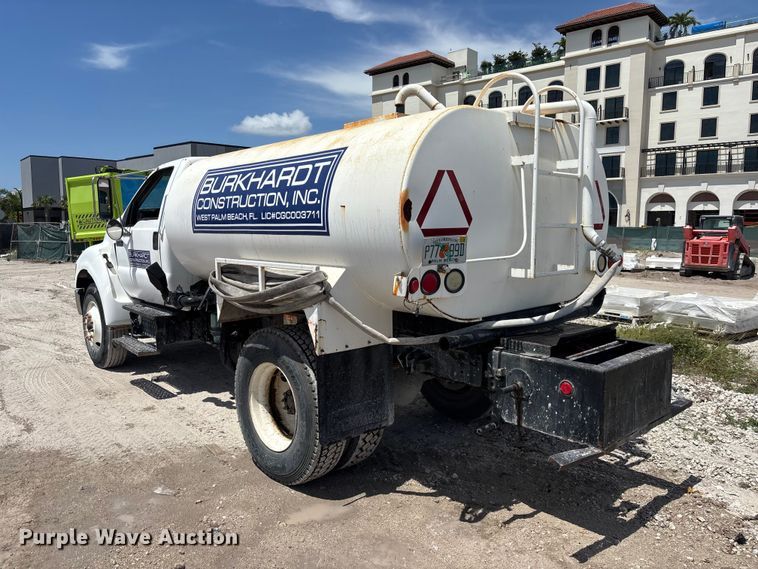 image for item DU6319 2006 Ford F750 Super Duty tank truck